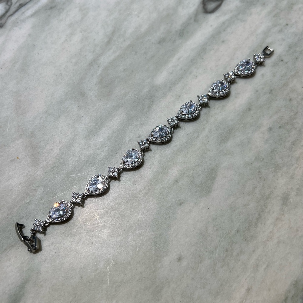 Teardrop Bracelet - Picture 4 of 8